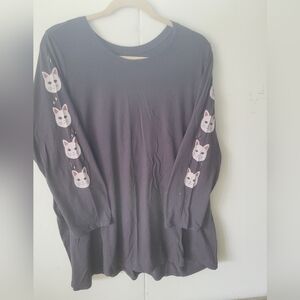 This adorable long sleeve tunic with kitty cat detail on the sleeves